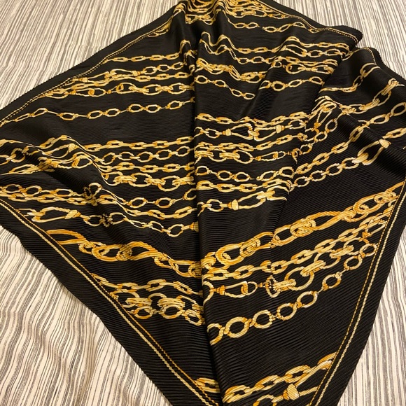 Mango Pleated Scarf With Chain Pattern - Picture 4 of 5